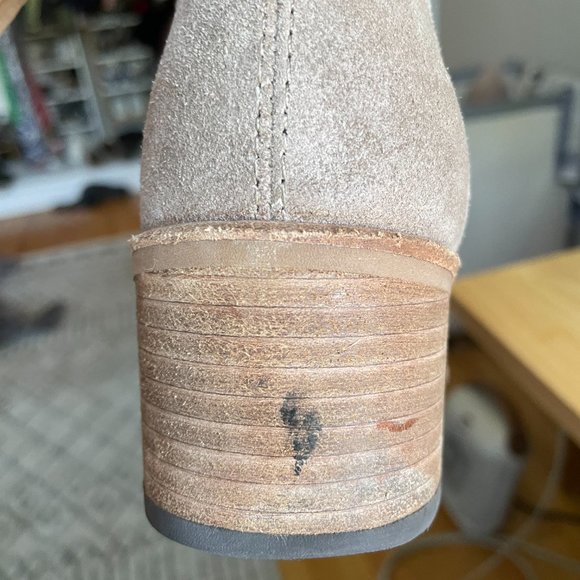 Dolce Vita Colbey Beige Suede Pointed Toe Chelsea Ankle Boots Sz 7.5 - Picture 6 of 7